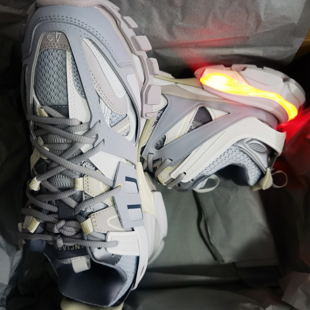 Balenciaga sneakers LED - Picture 3 of 4